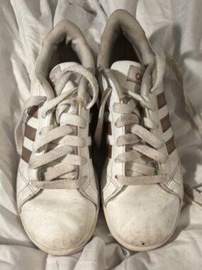 adidas Girls White Gold Logo Sneakers Lace Up Flat Casual US Size 1 EU 32